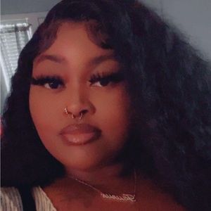 Meet your Posher, Aviona